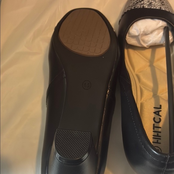 Black and Gray Flats with Classic Slip-On Design - Picture 6 of 7